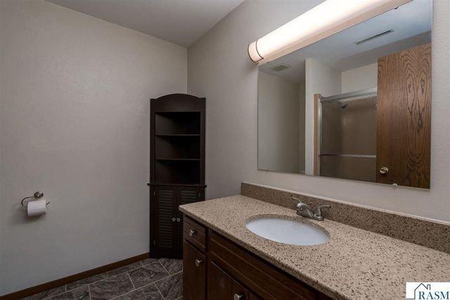 23 Holiday Court, North Mankato, MN 56063