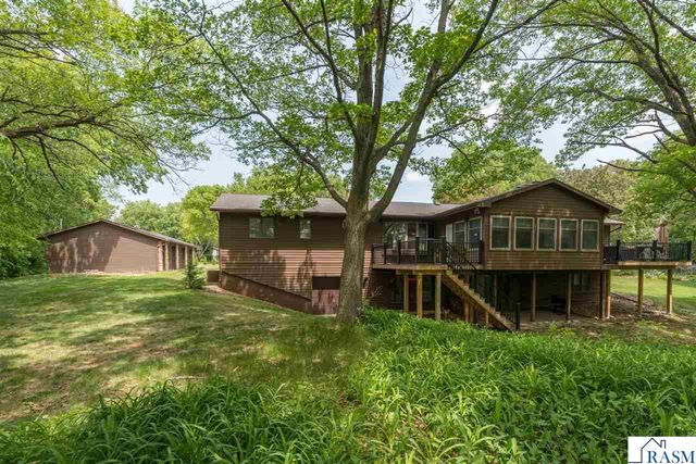 23 Holiday Court, North Mankato, MN 56063