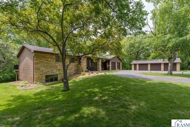 23 Holiday Court, North Mankato, MN 56063