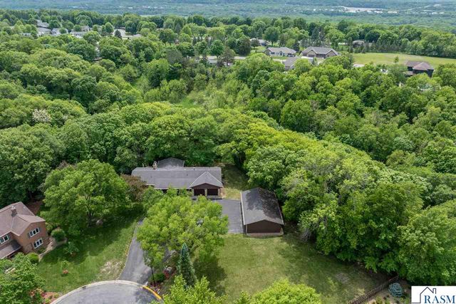 23 Holiday Court, North Mankato, MN 56063