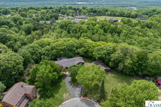 23 Holiday Court, North Mankato, MN 56063