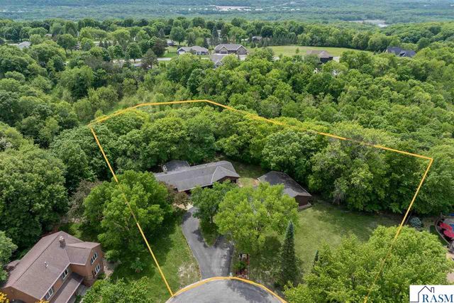 23 Holiday Court, North Mankato, MN 56063