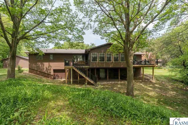 23 Holiday Court, North Mankato, MN 56063