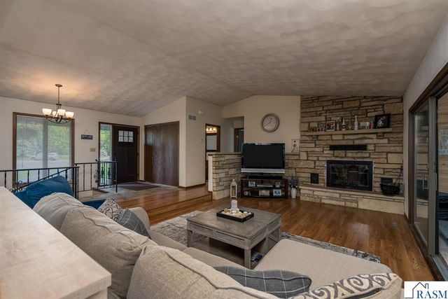 23 Holiday Court, North Mankato, MN 56063