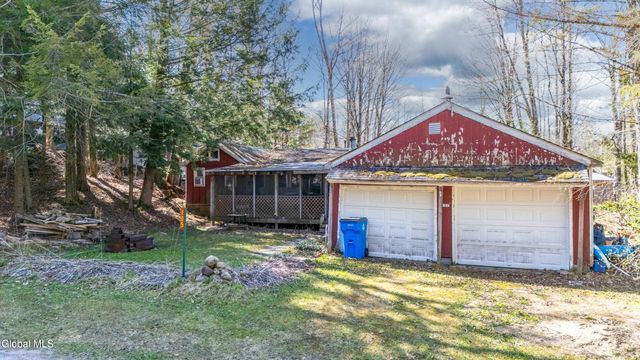 105 4th Avenue, Gloversville, NY 12078