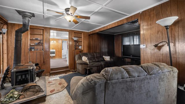 105 4th Avenue, Gloversville, NY 12078