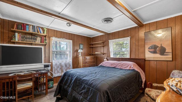 105 4th Avenue, Gloversville, NY 12078