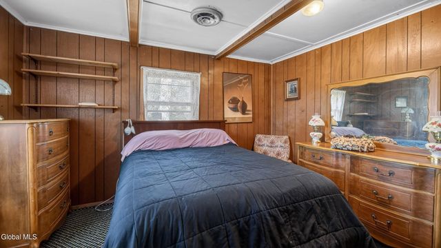 105 4th Avenue, Gloversville, NY 12078