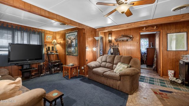 105 4th Avenue, Gloversville, NY 12078