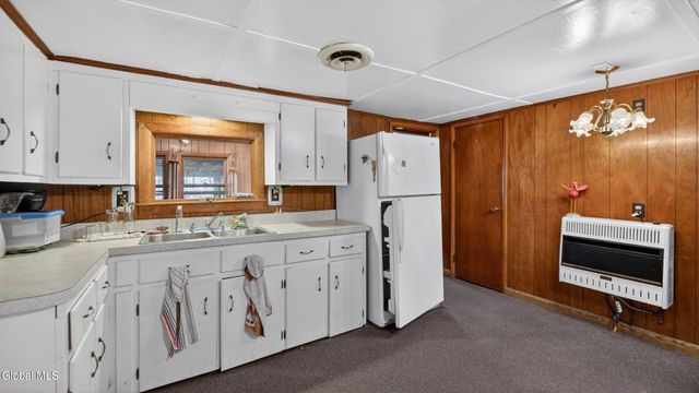 105 4th Avenue, Gloversville, NY 12078