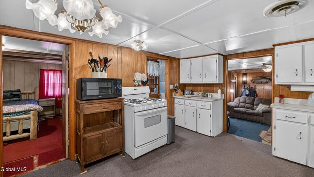 105 4th Avenue, Gloversville, NY 12078