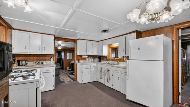 105 4th Avenue, Gloversville, NY 12078