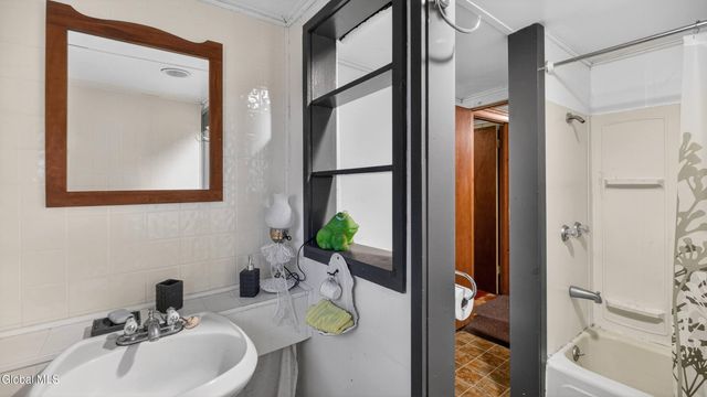105 4th Avenue, Gloversville, NY 12078