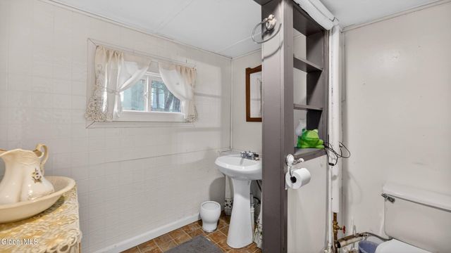 105 4th Avenue, Gloversville, NY 12078