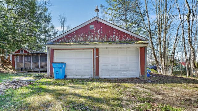 105 4th Avenue, Gloversville, NY 12078
