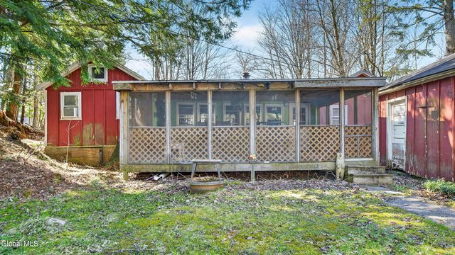 105 4th Avenue, Gloversville, NY 12078