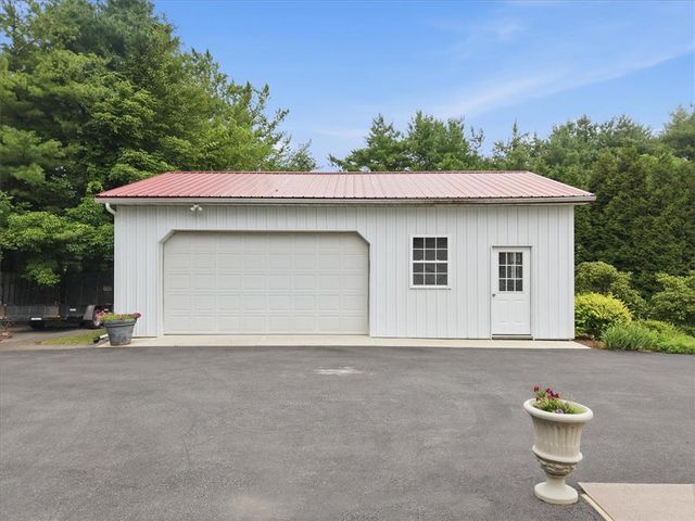 228 West Moorestown Road, Bushkill Twp, PA 18091