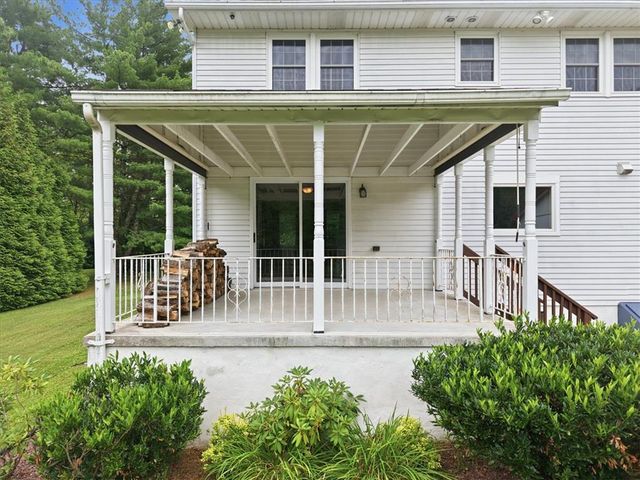 228 West Moorestown Road, Bushkill Twp, PA 18091