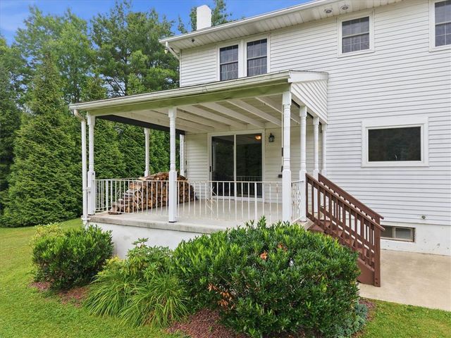 228 West Moorestown Road, Bushkill Twp, PA 18091