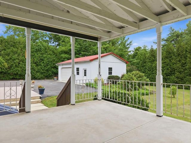 228 West Moorestown Road, Bushkill Twp, PA 18091