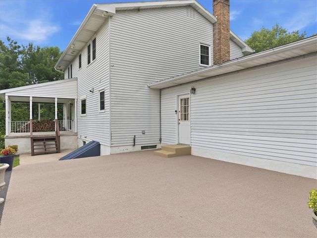 228 West Moorestown Road, Bushkill Twp, PA 18091