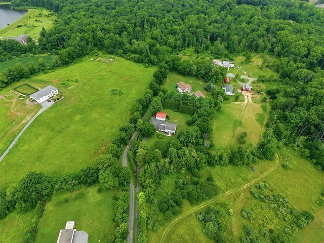 228 West Moorestown Road, Bushkill Twp, PA 18091