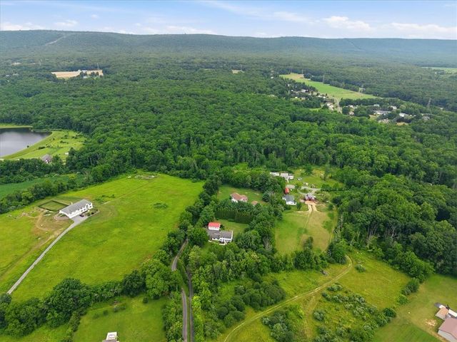 228 West Moorestown Road, Bushkill Twp, PA 18091