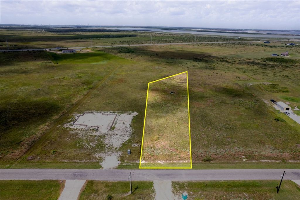 212 Sunrise Dr, Rockport, TX 78382 — photo 2