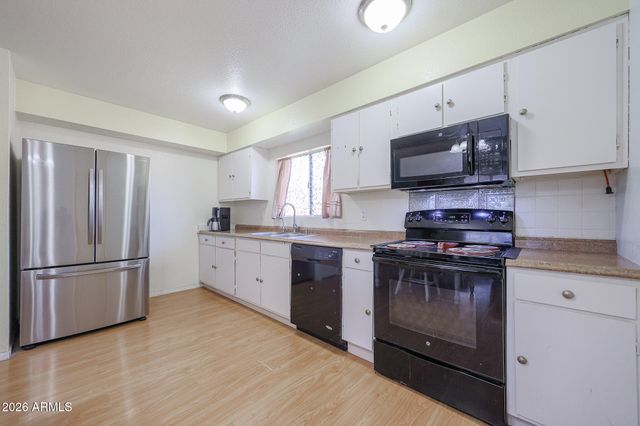 4528 W SANNA Street, Glendale, AZ 85302