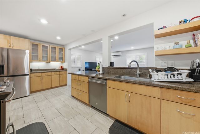 94-810 Lumimao Place 22, Waipahu, HI 96797