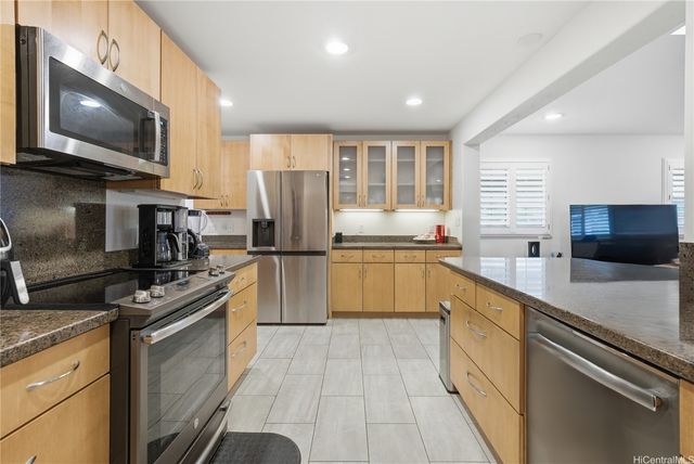 94-810 Lumimao Place 22, Waipahu, HI 96797