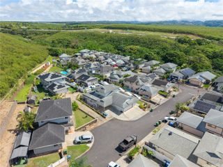 94-810 Lumimao Place 22, Waipahu, HI 96797