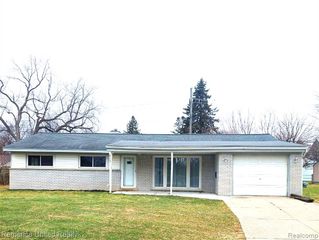 945 N Commerce Road, Commerce Twp, MI 48382