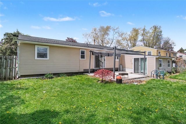 154 Burben Way, Gates, NY 14624