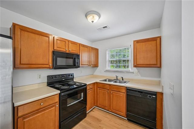 725 Crestwell Circle SW, Atlanta, GA 30331