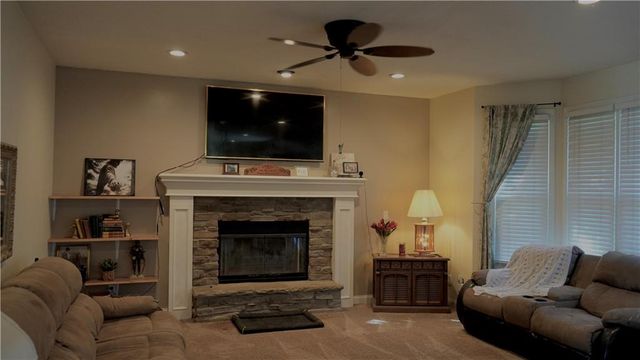 1437 Coventry Lane, Liberty, MO 64068