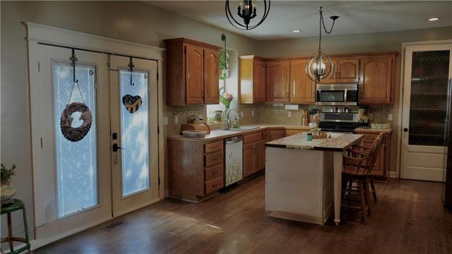 1437 Coventry Lane, Liberty, MO 64068