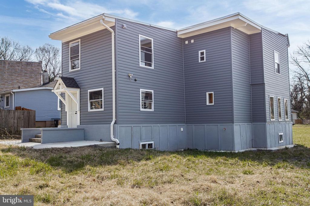 Image 3 of property listing at 2609 FOERSTER AVE, Baltimore, MD 21230