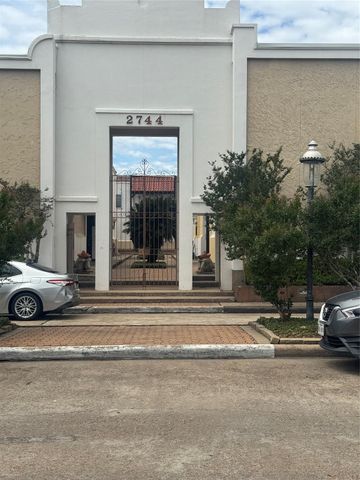 2744 Briarhurst Drive 35, Houston, TX 77057