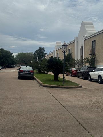 2744 Briarhurst Drive 35, Houston, TX 77057