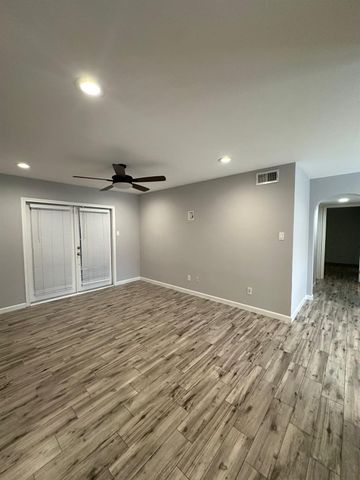 2744 Briarhurst Drive 35, Houston, TX 77057