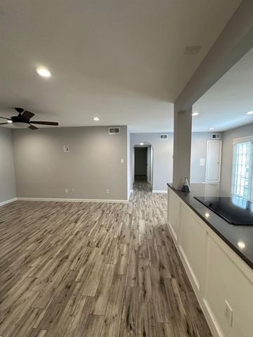 2744 Briarhurst Drive 35, Houston, TX 77057