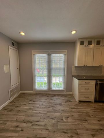 2744 Briarhurst Drive 35, Houston, TX 77057