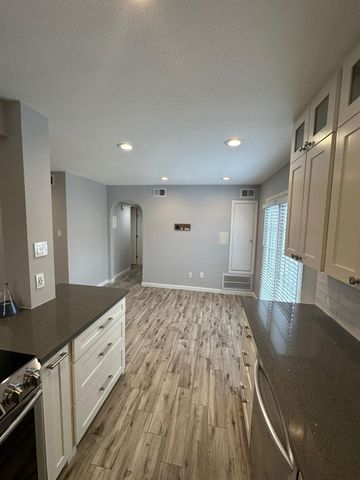 2744 Briarhurst Drive 35, Houston, TX 77057
