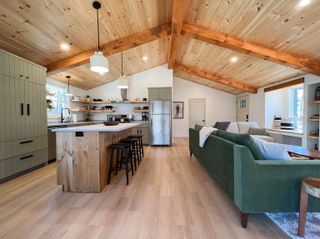 15 Abenaki Avenue, Conway, NH 03813