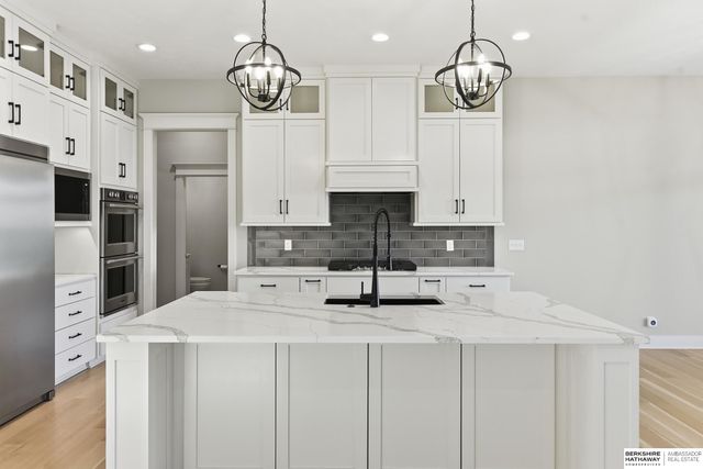 21432 B Street, Elkhorn, NE 68022