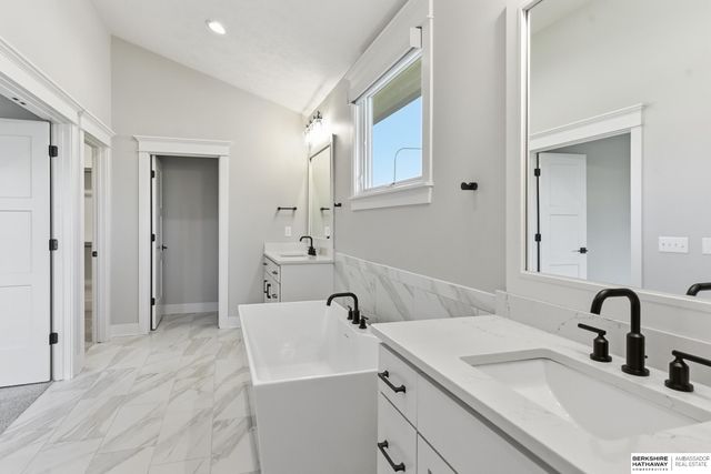 21432 B Street, Elkhorn, NE 68022