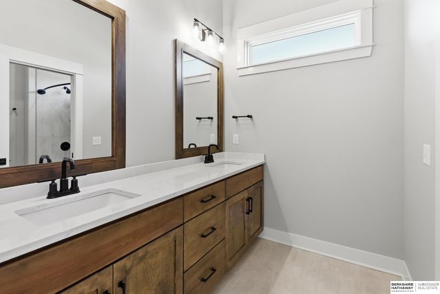 21432 B Street, Elkhorn, NE 68022