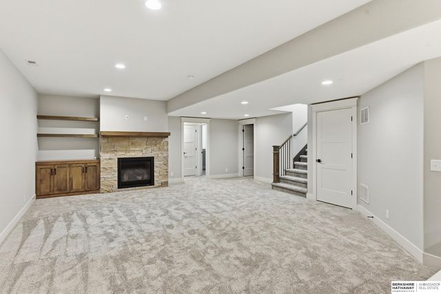 21432 B Street, Elkhorn, NE 68022