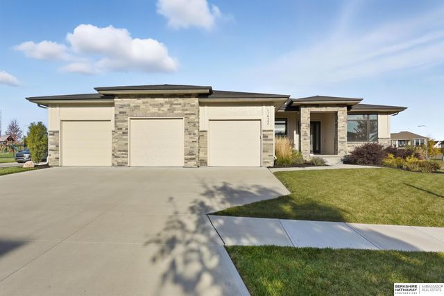21432 B Street, Elkhorn, NE 68022